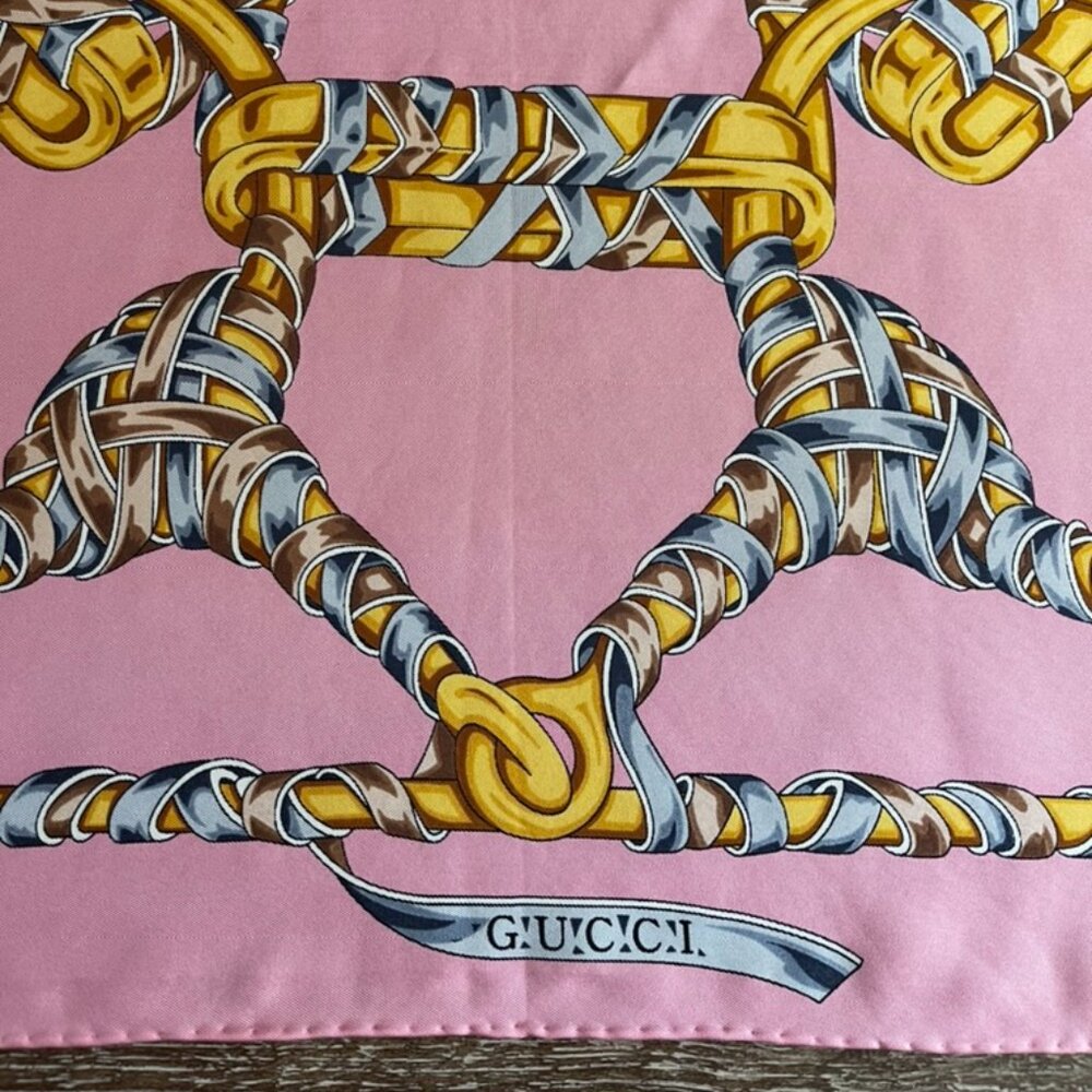 New Gucci Scarf Iconic Logo Gold Chain Barbie Pink Silk Wrap - Picture 14 of 15